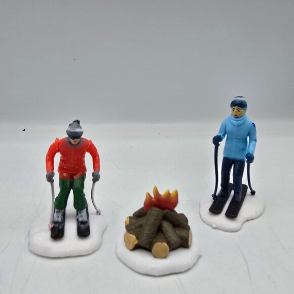 Cobblestone Corners Winter Christmas Village People Miniature Figurines Ski Spor - Picture 1 of 8